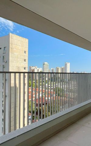 Apartamento à venda com 198m², 3 quartos e sem vaga Apartamento à venda com 198m², 3 quartos e sem vagaVaranda