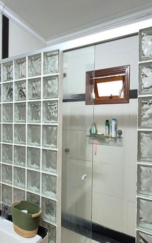 Casa à venda com 130m², 3 quartos e 3 vagas Casa à venda com 130m², 3 quartos e 3 vagasBanheiro