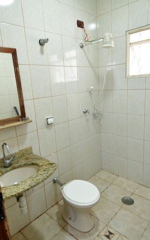 Casa de condomínio para alugar com 122m², 3 quartos e 3 vagasBanheiro 