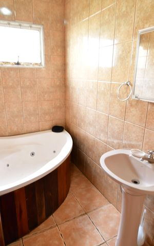 Casa de condomínio para alugar com 122m², 3 quartos e 3 vagasBanheiro Suíte