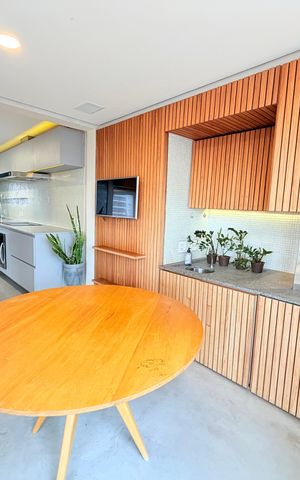 Apartamento à venda com 167m², 3 quartos e 3 vagas Apartamento à venda com 167m², 3 quartos e 3 vagasVaranda