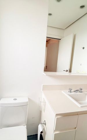 Apartamento à venda com 167m², 3 quartos e 3 vagas Apartamento à venda com 167m², 3 quartos e 3 vagasBanheiro 1