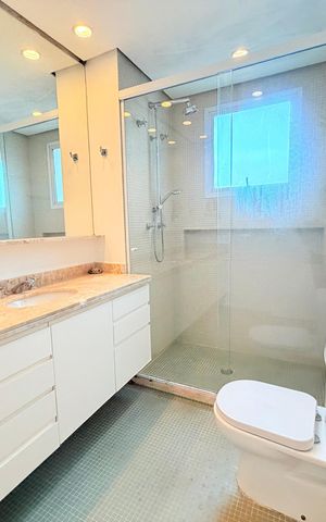 Apartamento à venda com 167m², 3 quartos e 3 vagas Apartamento à venda com 167m², 3 quartos e 3 vagasBanheiro 2
