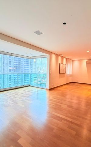 Apartamento à venda com 167m², 3 quartos e 3 vagas Apartamento à venda com 167m², 3 quartos e 3 vagasSala