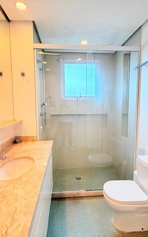 Apartamento à venda com 167m², 3 quartos e 3 vagas Apartamento à venda com 167m², 3 quartos e 3 vagasBanheiro 2
