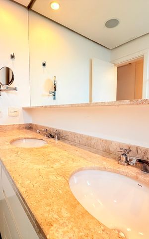 Apartamento à venda com 167m², 3 quartos e 3 vagas Apartamento à venda com 167m², 3 quartos e 3 vagasBanheiro 2