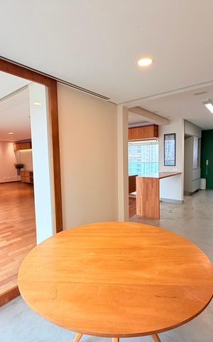Apartamento à venda com 167m², 3 quartos e 3 vagas Apartamento à venda com 167m², 3 quartos e 3 vagasVaranda