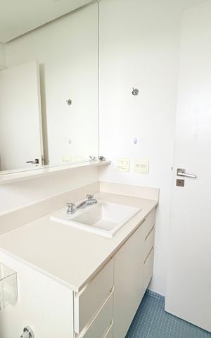 Apartamento à venda com 167m², 3 quartos e 3 vagas Apartamento à venda com 167m², 3 quartos e 3 vagasBanheiro 1