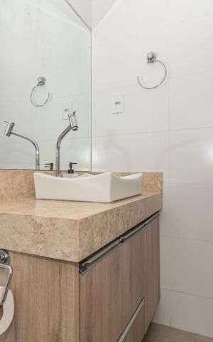 Casa à venda com 95m², 3 quartos e 2 vagas Casa à venda com 95m², 3 quartos e 2 vagasBanheiro da Suíte