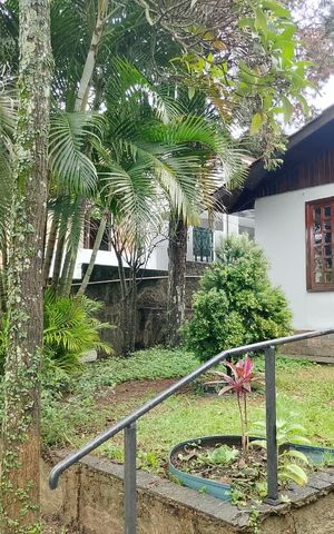 Casa de condomínio para alugar com 400m², 5 quartos e 2 vagas