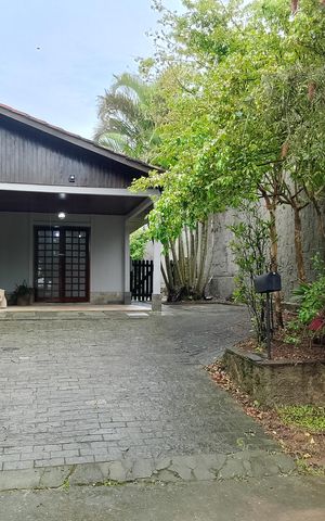 Casa de condomínio para alugar com 400m², 5 quartos e 2 vagas