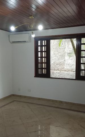 Casa de condomínio para alugar com 400m², 5 quartos e 2 vagas