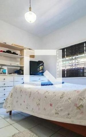 Casa para alugar com 250m², 3 quartos e 3 vagas Casa para alugar com 250m², 3 quartos e 3 vagasQuarto
