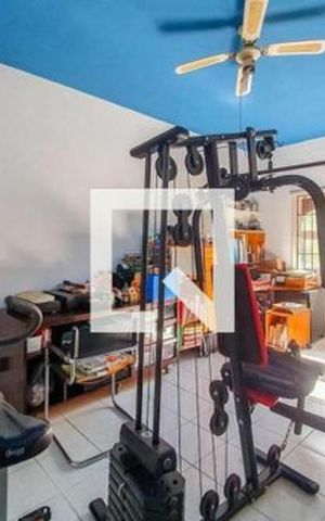 Casa para alugar com 250m², 3 quartos e 3 vagas Casa para alugar com 250m², 3 quartos e 3 vagasQuarto