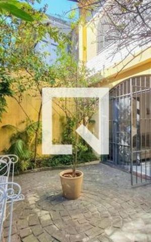 Casa para alugar com 250m², 3 quartos e 3 vagas Casa para alugar com 250m², 3 quartos e 3 vagasÁrea externa