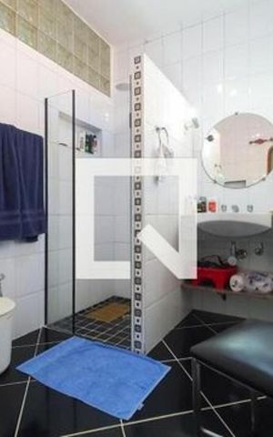 Casa para alugar com 250m², 3 quartos e 3 vagas Casa para alugar com 250m², 3 quartos e 3 vagasBanheiro