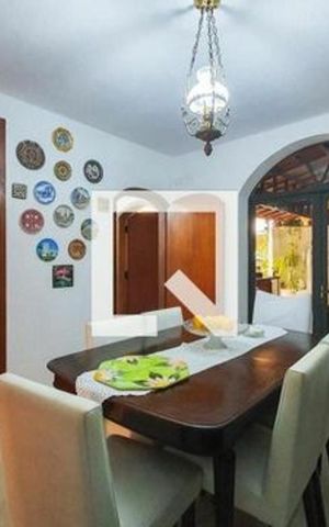 Casa para alugar com 250m², 3 quartos e 3 vagas Casa para alugar com 250m², 3 quartos e 3 vagasSala