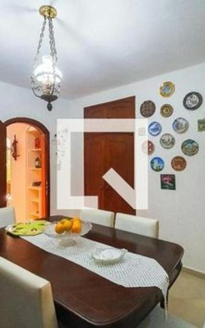 Casa para alugar com 250m², 3 quartos e 3 vagas