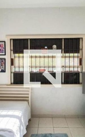 Casa para alugar com 250m², 3 quartos e 3 vagas Casa para alugar com 250m², 3 quartos e 3 vagasQuarto