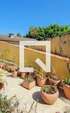 Casa para alugar com 250m², 3 quartos e 3 vagas Casa para alugar com 250m², 3 quartos e 3 vagasÁrea externa