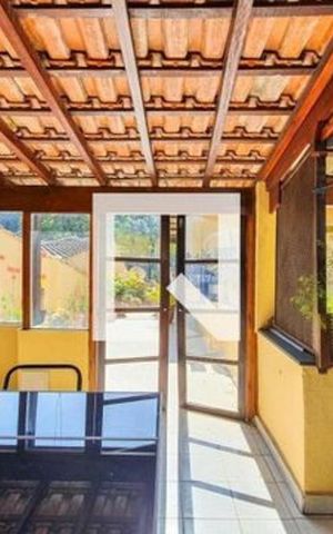 Casa para alugar com 250m², 3 quartos e 3 vagas Casa para alugar com 250m², 3 quartos e 3 vagasÁrea externa