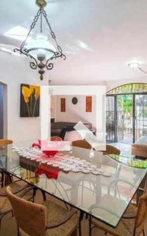Casa para alugar com 250m², 3 quartos e 3 vagas Casa para alugar com 250m², 3 quartos e 3 vagasSala
