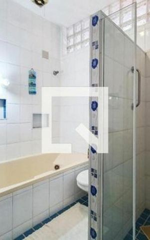 Casa para alugar com 250m², 3 quartos e 3 vagas Casa para alugar com 250m², 3 quartos e 3 vagasBanheiro