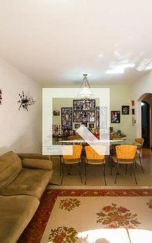Casa para alugar com 250m², 3 quartos e 3 vagas Casa para alugar com 250m², 3 quartos e 3 vagasSala