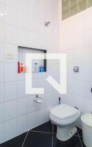 Casa para alugar com 250m², 3 quartos e 3 vagas Casa para alugar com 250m², 3 quartos e 3 vagasBanheiro