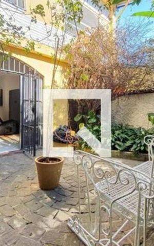 Casa para alugar com 250m², 3 quartos e 3 vagas Casa para alugar com 250m², 3 quartos e 3 vagasÁrea externa