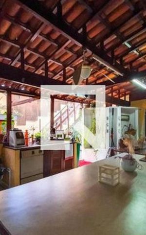 Casa para alugar com 250m², 3 quartos e 3 vagas Casa para alugar com 250m², 3 quartos e 3 vagasÁrea externa
