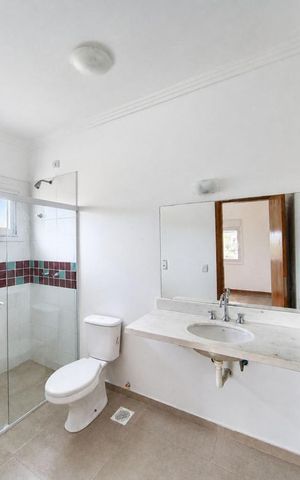 Casa de condomínio para alugar com 175m², 4 quartos e 3 vagasBanheiro 3