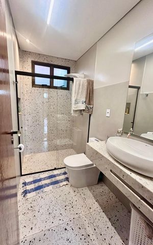 Casa para alugar com 360m², 3 quartos e 2 vagas Casa para alugar com 360m², 3 quartos e 2 vagasBanheiro Social