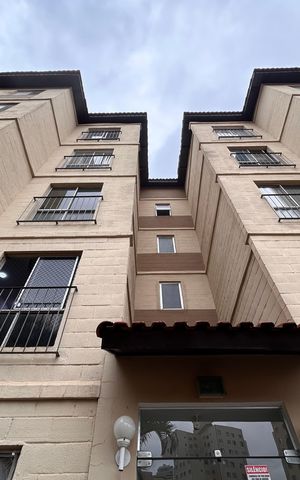 Apartamento para alugar com 50m², 2 quartos e 1 vagaFachada interna 
