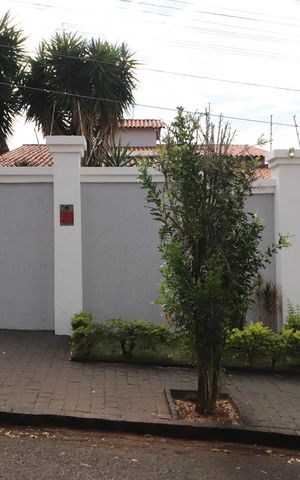 Casa para alugar com 195m², 4 quartos e 4 vagasFachada