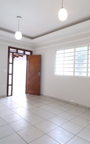 Casa para alugar com 195m², 4 quartos e 4 vagasSala