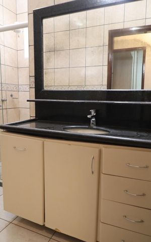 Casa para alugar com 195m², 4 quartos e 4 vagasBanheiro Social