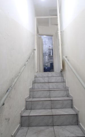 Casa para alugar com 233m², 2 quartos e 4 vagasEscada