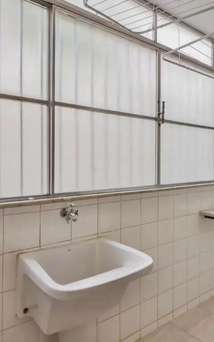 Apartamento para alugar com 141m², 4 quartos e 2 vagas Apartamento para alugar com 141m², 4 quartos e 2 vagasCozinha e Área de Serviço