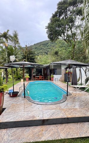 Casa para alugar com 10000m², 3 quartos e 4 vagas Casa para alugar com 10000m², 3 quartos e 4 vagasÁrea externa