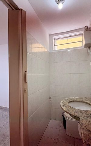 Casa para alugar com 190m², 4 quartos e 3 vagas Casa para alugar com 190m², 4 quartos e 3 vagasBanheiro da edícula