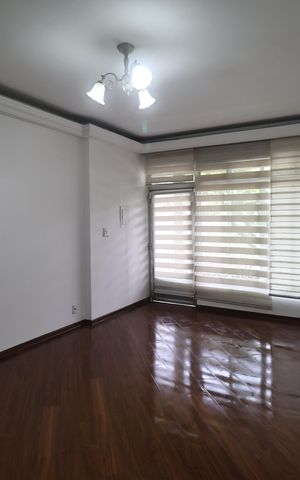 Casa para alugar com 190m², 4 quartos e 3 vagas Casa para alugar com 190m², 4 quartos e 3 vagasSala