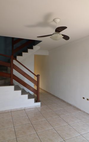 Casa à venda com 116m², 3 quartos e 3 vagasSala