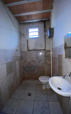 Casa para alugar com 180m², 2 quartos e sem vaga
