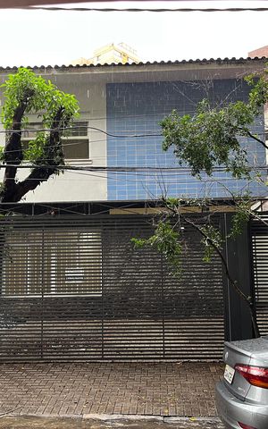 Casa para alugar com 160m², 3 quartos e 5 vagas Casa para alugar com 160m², 3 quartos e 5 vagasFachada