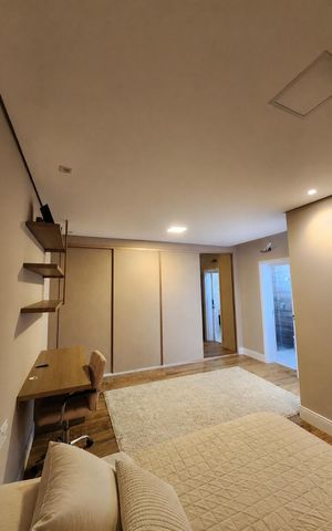 Casa à venda com 376m², 4 quartos e 4 vagas Casa à venda com 376m², 4 quartos e 4 vagasQuarto