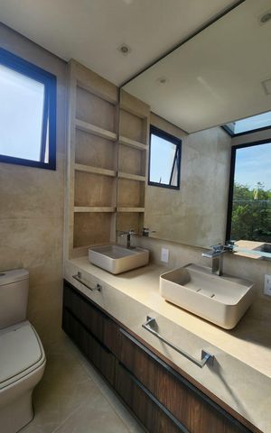 Casa à venda com 376m², 4 quartos e 4 vagas Casa à venda com 376m², 4 quartos e 4 vagasBanheiro