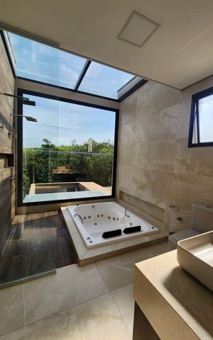 Casa à venda com 376m², 4 quartos e 4 vagas Casa à venda com 376m², 4 quartos e 4 vagasBanheiro