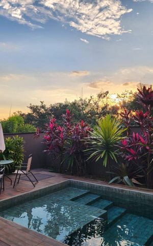 Casa à venda com 376m², 4 quartos e 4 vagas Casa à venda com 376m², 4 quartos e 4 vagasÁrea externa