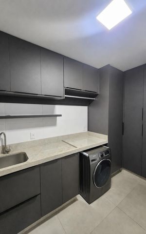 Casa à venda com 376m², 4 quartos e 4 vagas Casa à venda com 376m², 4 quartos e 4 vagasÁrea de serviço